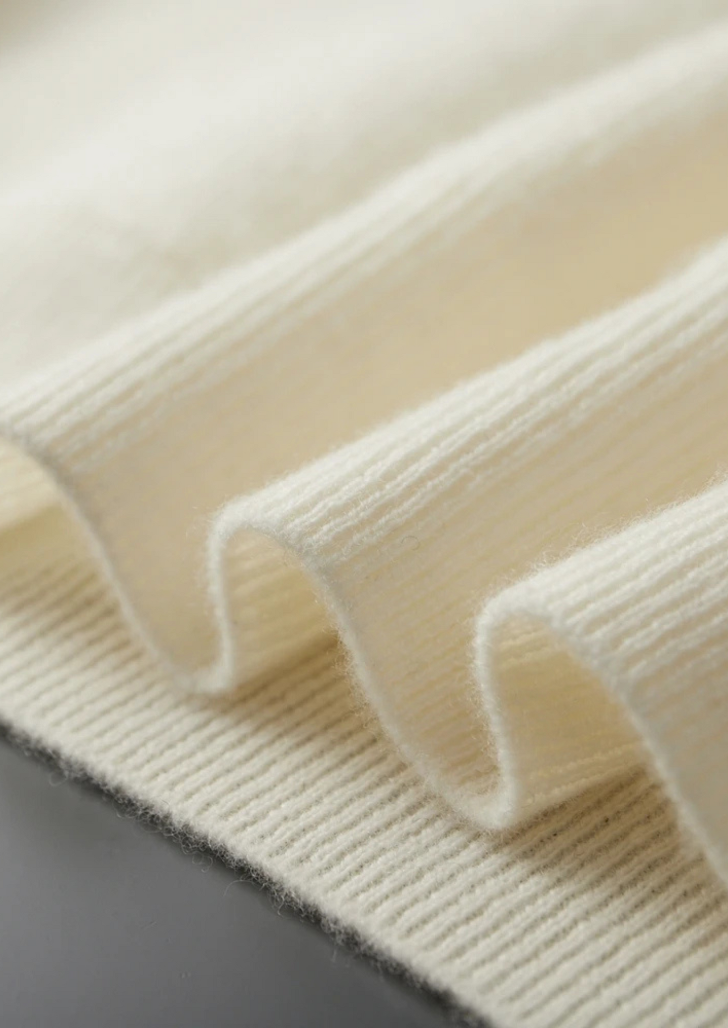 PREMIUM CASHMERE RIBBED HALF-ZIP SWEATER